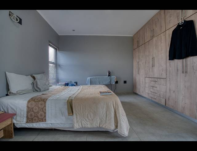 4 BEDROOM HOUSE FOR SALE IN PALM LAKES ESTATE